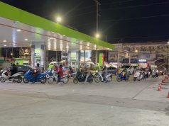 ดีเซลพุ่ง 3.50 บาท แตะ 44.74 บาท/ลิตร คนพัทยาแห่เติมน้ำมันแน่นปั๊มผลให้ราคาพุ่งแตะ 44.74 บาท/ลิตร